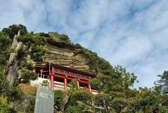 崖の観音