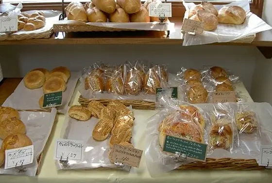 こじんまりした静かな店内