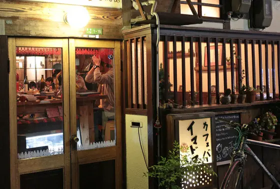 この界隈ならではの長屋改修カフェ