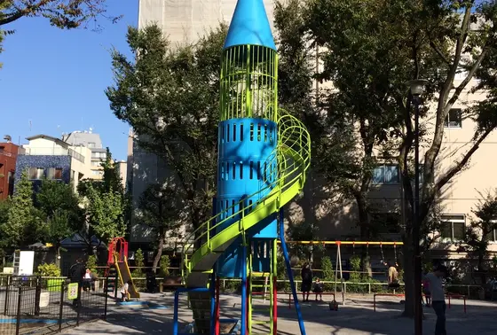 ロケット型滑り台