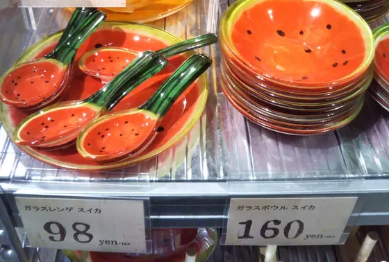 フルーツ柄の食器