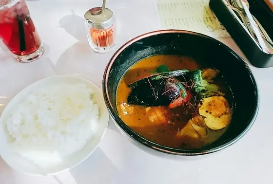 お昼は、道を挟んだオールでスープカレー♪