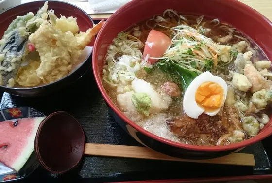 夏は夏限定の冷やしそば