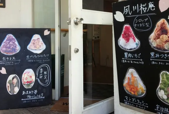入り口には写真付きのメニュー