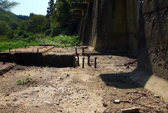 むき出しのボルト