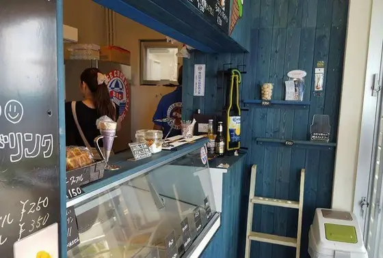 かわいいカフェへ