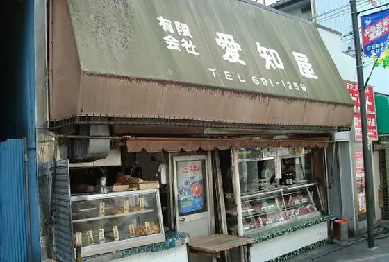熱々揚げたてコロッケの匂いにつられます