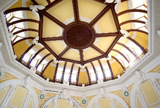 これだけはチェック！南北ドームのレリーフ