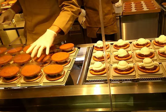 目の前で作ってます