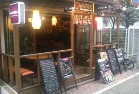 ラフな店構え