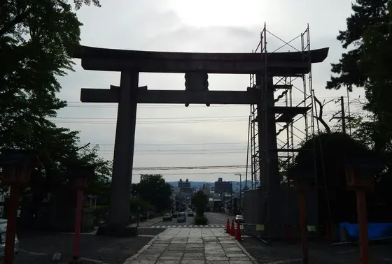 ｢正面通り｣はここから始まります