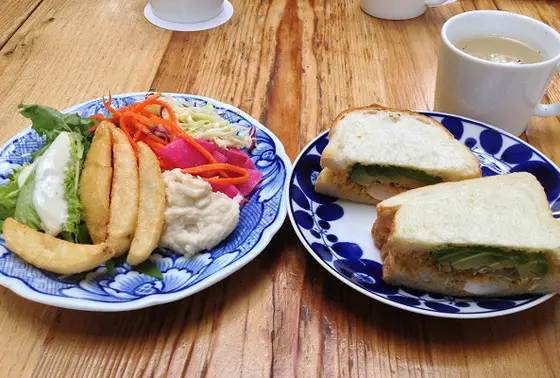 サラダセットをつけるとサラダ食べ放題。