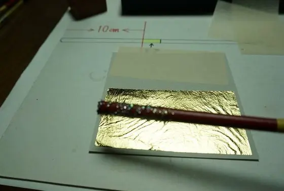 いよいよ金箔を押しつける