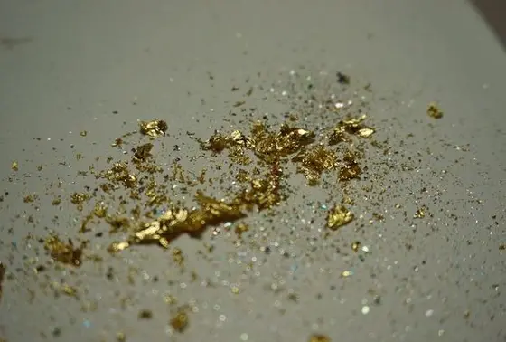 金箔が手の上で溶ける！？