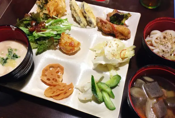 ブッフェレストラン　湖畔茶寮