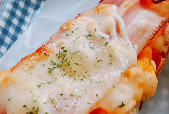 ベーコンエッグトースト