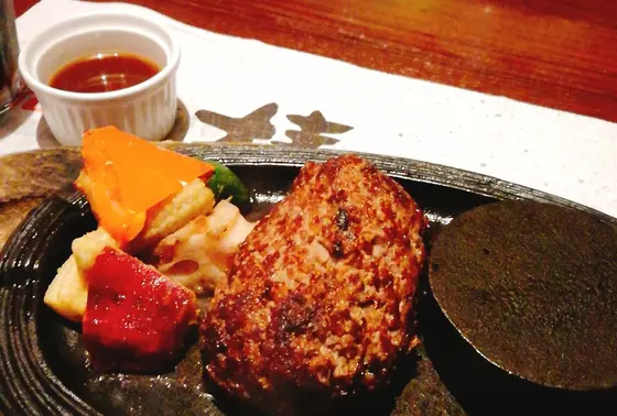 村上牛のレアハンバーグ