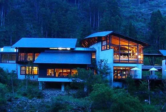 モダンな建物