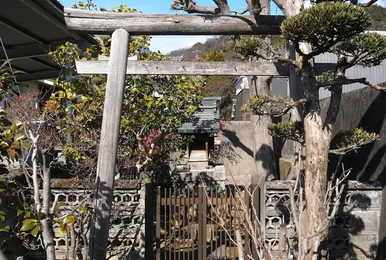 住宅路地の中にも