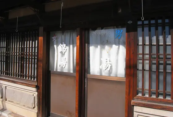 扉に男湯と女湯の文字