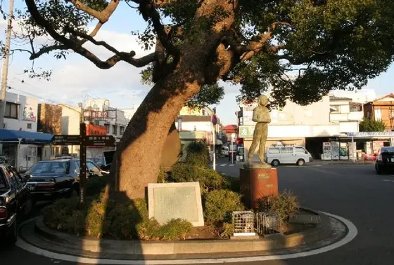 ガラスのうさぎ像
