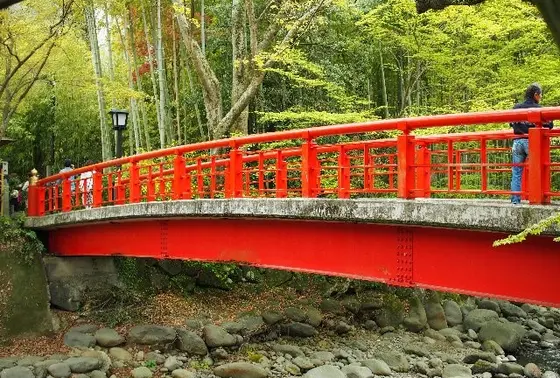 朱塗りの橋