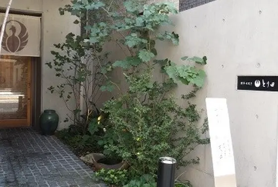 薬院店の玄関