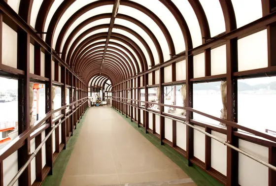 船につづく桟橋