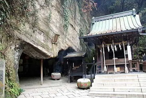 銭洗弁天