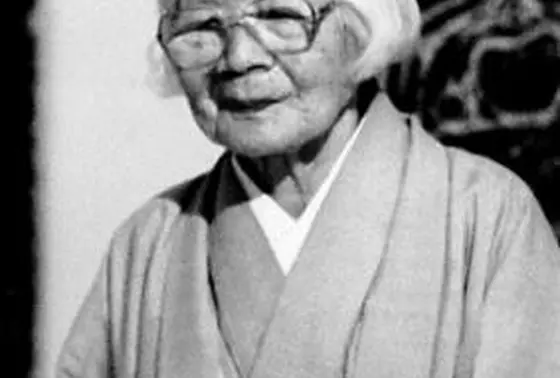この方が秋野不矩画伯