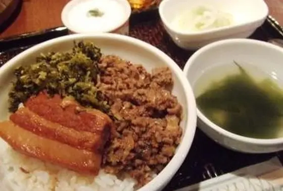 絶品魯肉飯！！