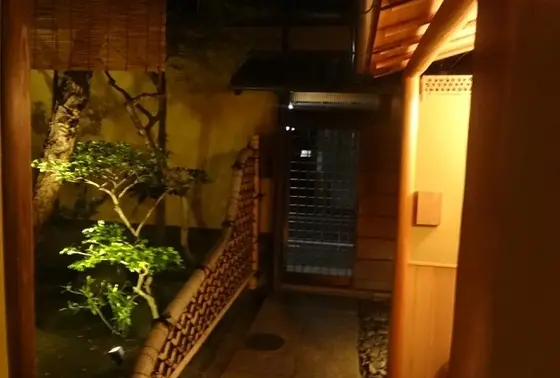 離れ・・・