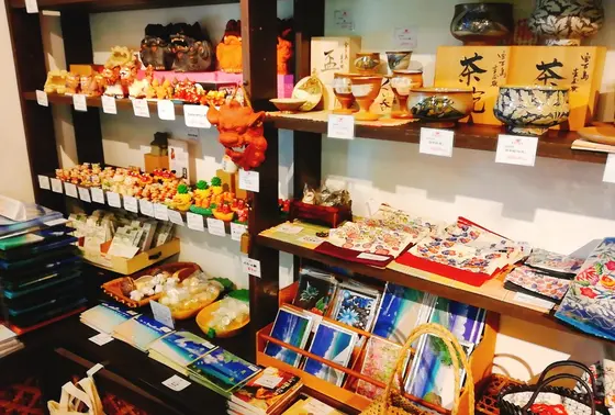 お土産コーナーも充実