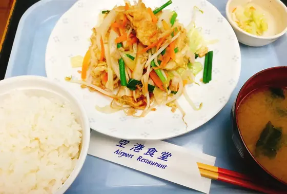 空港食堂の激うまフーチャンプルー