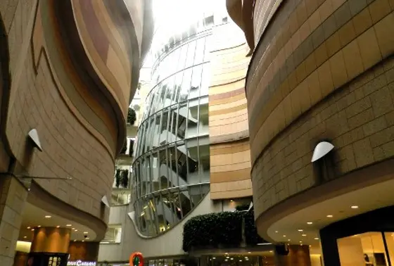 キャニオンストリートに“刻印”された大阪球場の記憶