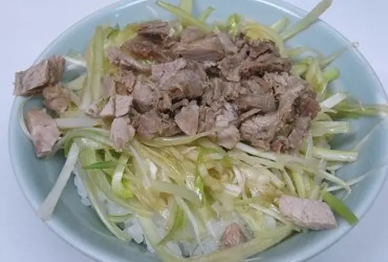 ネギ丼も一緒に！ネギ辛さで舌がマヒ寸前！