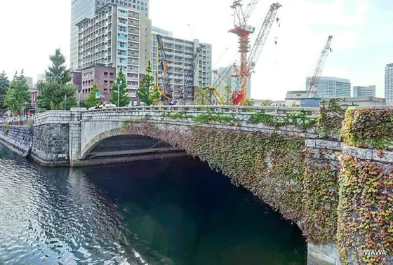新港プロムナードから万国橋