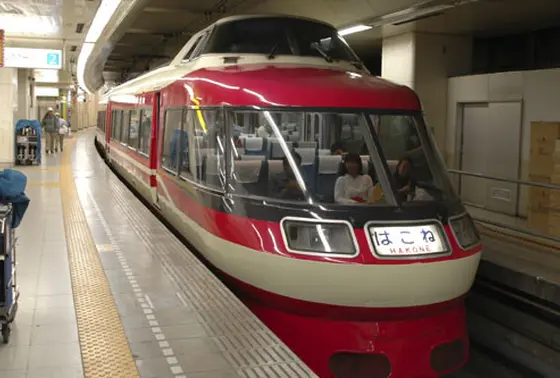 行きはレトロ車体で