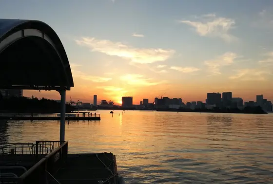 夕日が沈む