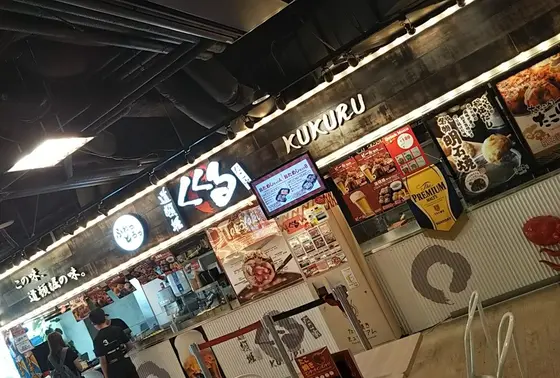 食券を購入し、各お店でたこ焼きの食べ比べ