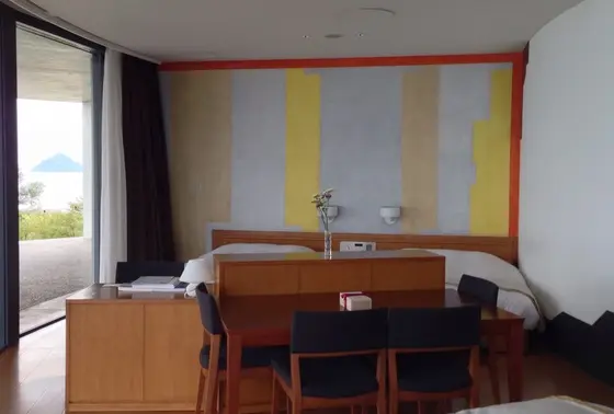 部屋のアート作品