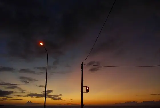 日が暮れて