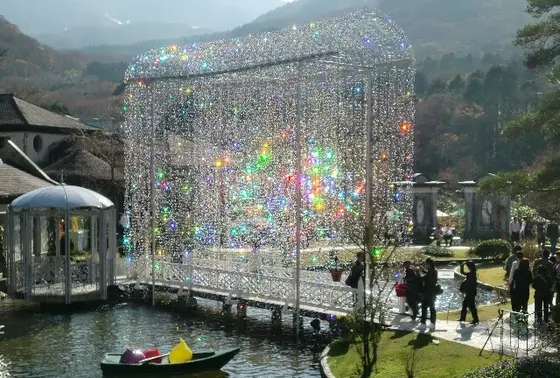 ガラスのカーテン