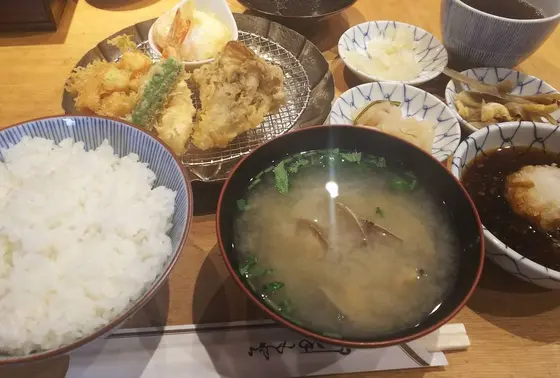 姉妹店のてんぷら定食もおすすめ