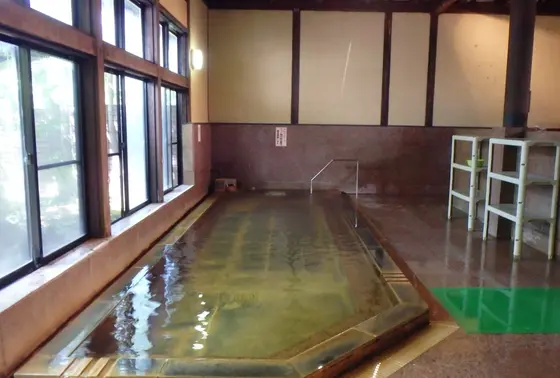 開放感と落ち着きを両立させている内湯