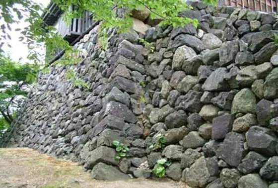 野づら積み石垣