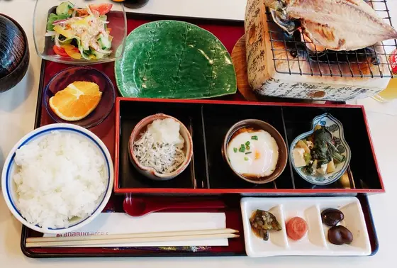 朝食