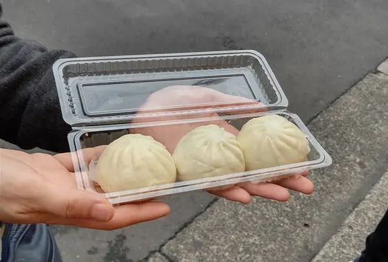 肉まん １個100円