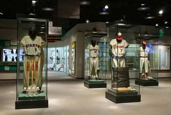 ユニフォーム、グッズ展示