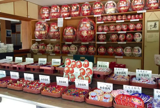 だるまグッズ売ってます。